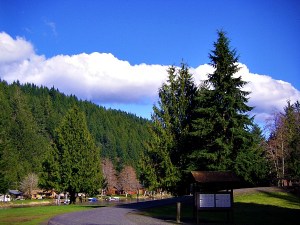 kiosk and clubhouse entrance to Fishhawk Lake